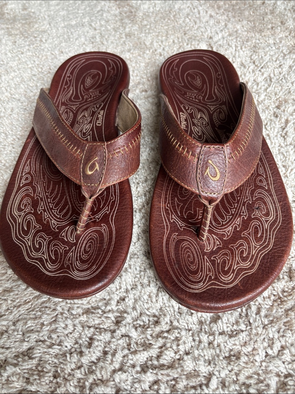 OluKai Chestnut Brown Leather Thong Sandals